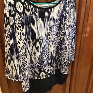 Beautiful navy Kim Rogers Size small Lady top Blue Animal print tunic top